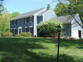 Painters East Kingston NH professional exterior painting.