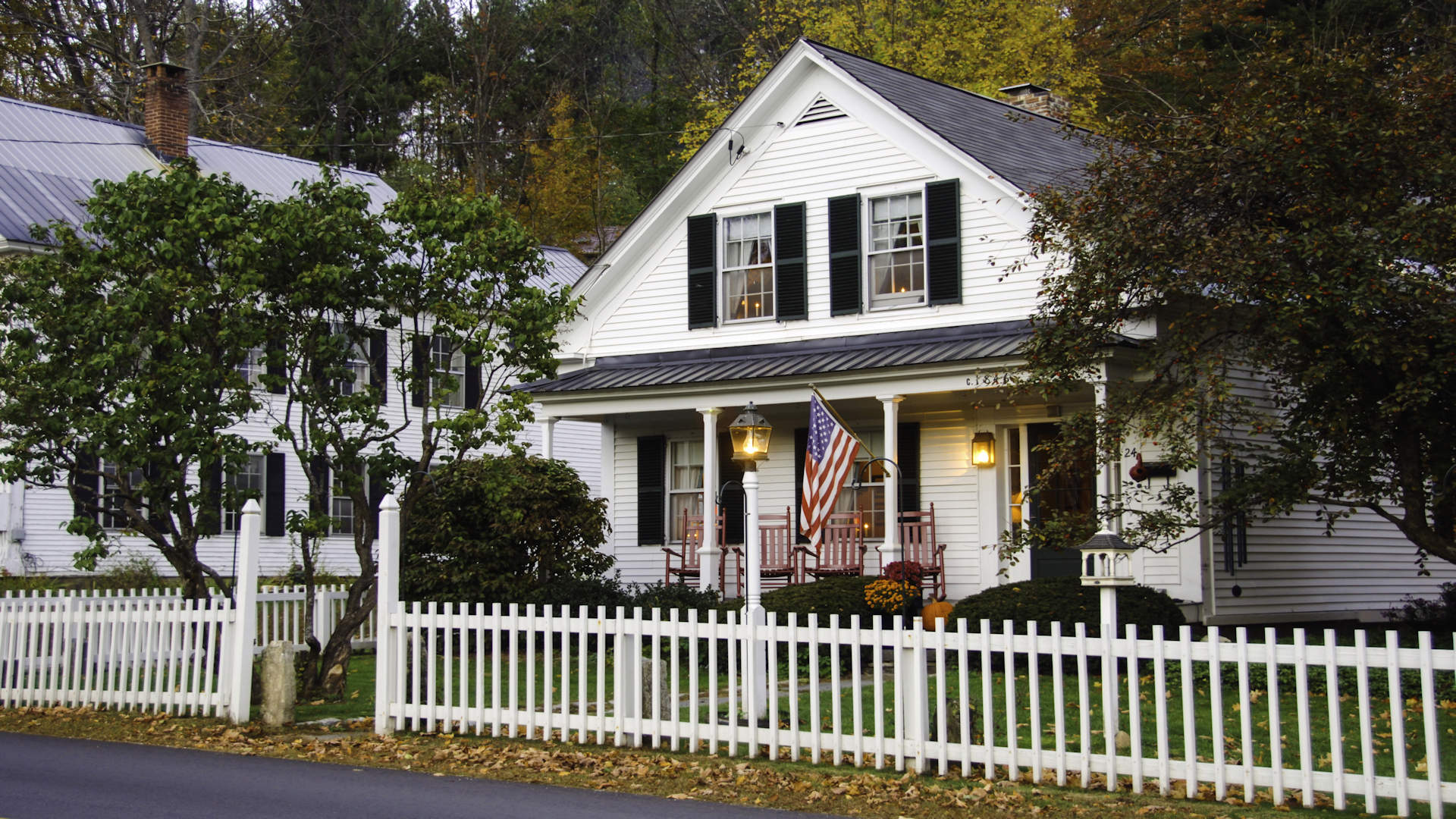 Painters Nashua NH exterior painted house.